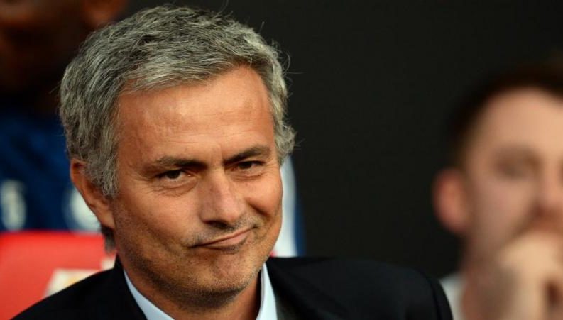 Neville backs Mourinho as best choice for United